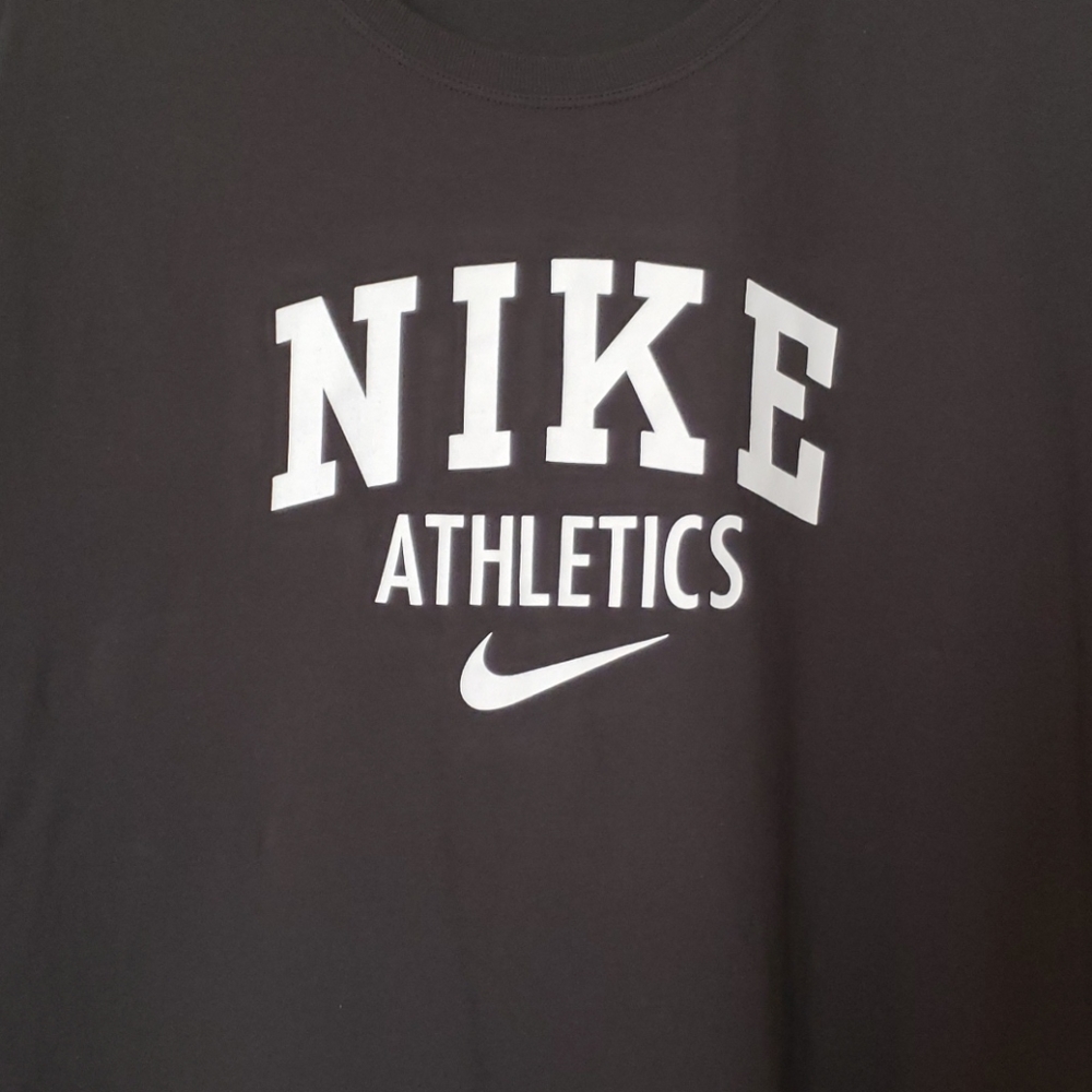 The Nike Tee - Picture 2 of 4